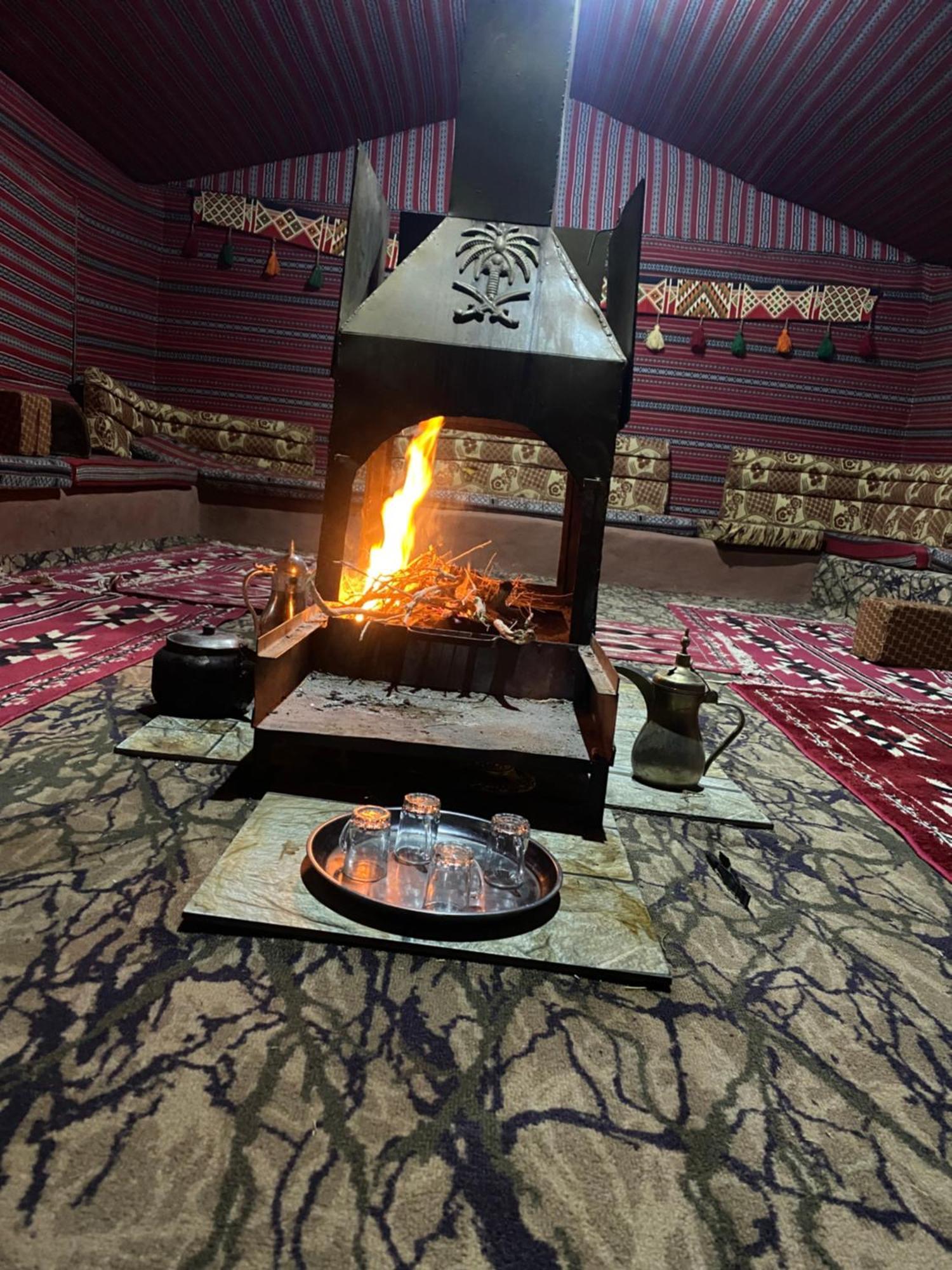 Desert Tree Camp&Tours Вади Рум Екстериор снимка