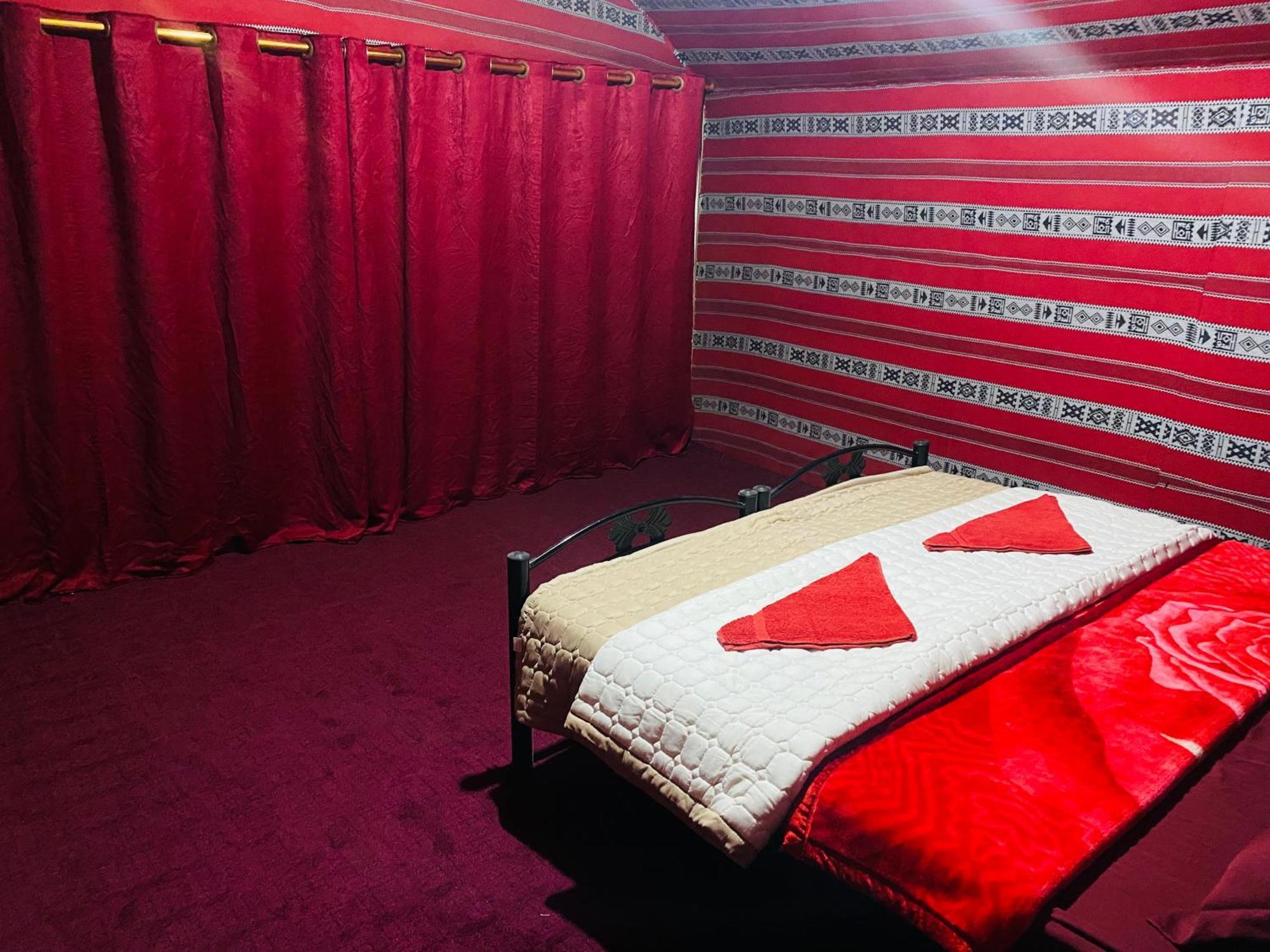 Desert Tree Camp&Tours Вади Рум Екстериор снимка